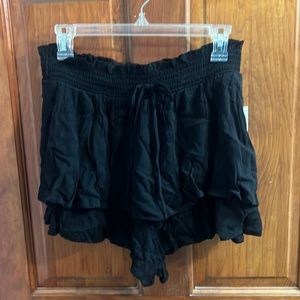Brand new size Large skirty shorts